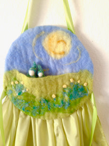 Join us for this practical and magical  Online Training on The Puppet Story Apron!